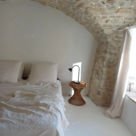 Les Garcons De L' Ete, Entre Uzes Et Cevennes 4*
