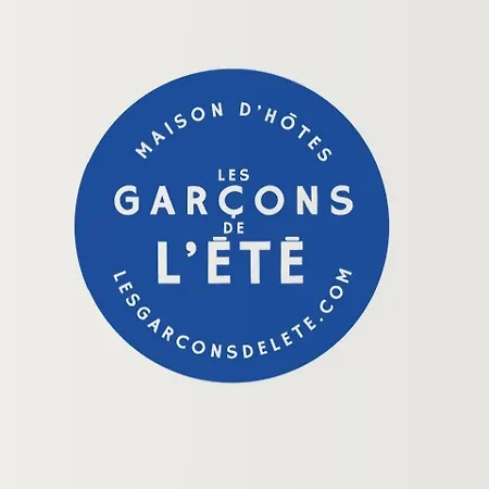 Les Garcons De L' Ete, Entre Uzes Et Cevennes 4*