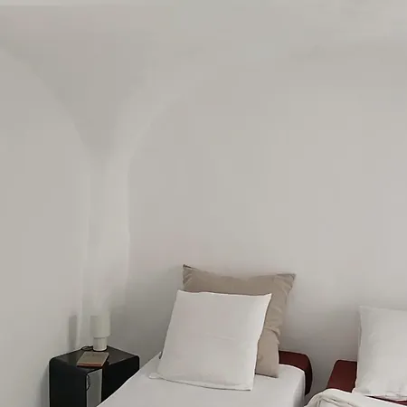 Les Garcons De L' Ete, Entre Uzes Et Cevennes 4*